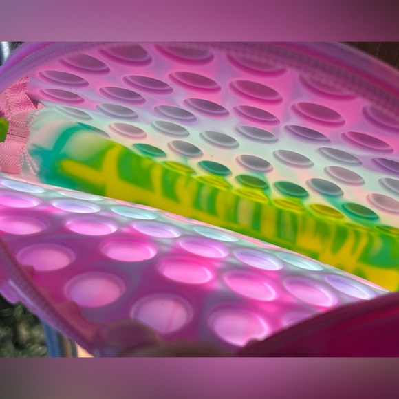 EUC Kids’ Sensory Pop It Fidget Rainbow Crossbody Bag - Picture 9 of 13